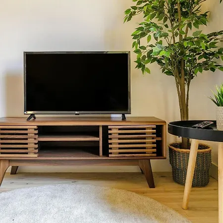 Burgaes By Lovelystay