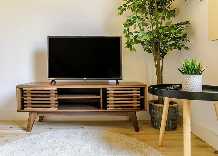 Burgaes By Lovelystay