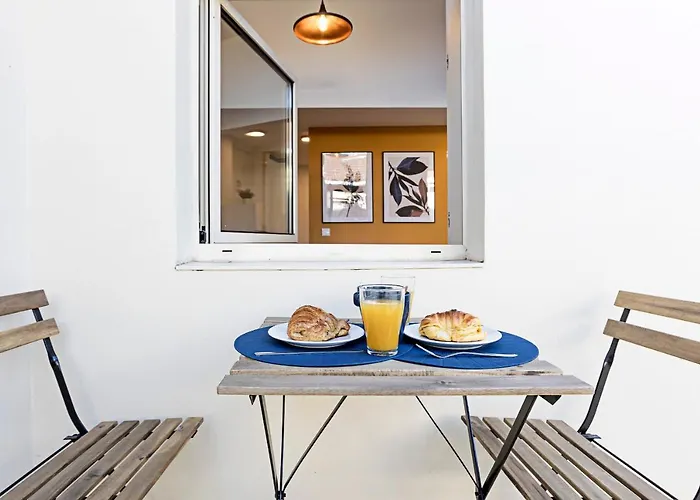 Burgaes By Lovelystay *