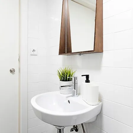 Burgaes By Lovelystay アパート