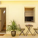 Burgaes By Lovelystay Apartment