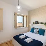 Burgaes By Lovelystay Apartment