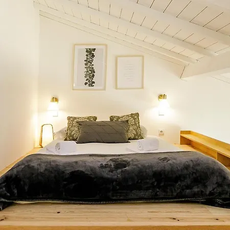Lovelystay - Burgaes