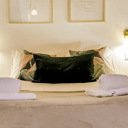 Lovelystay - Burgaes Apartment Porto