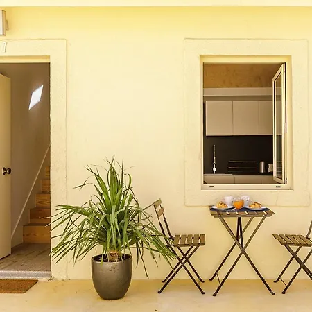 Lovelystay - Burgaes Apartment