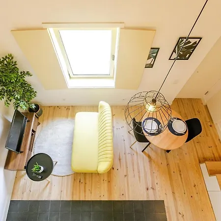Apartment Lovelystay - Burgaes
