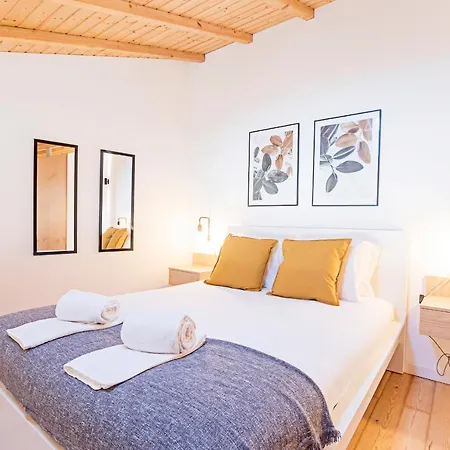 Lovelystay - Burgaes Apartment Porto