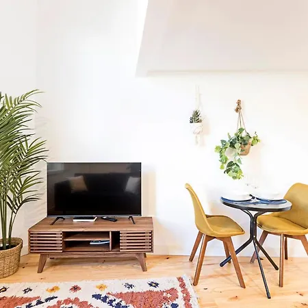 Apartment Lovelystay - Burgaes