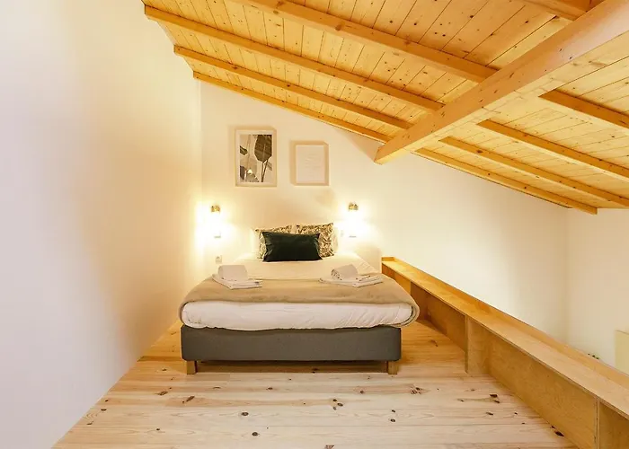 Burgaes By Lovelystay