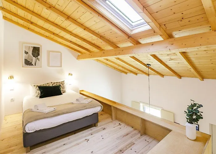 Burgaes By Lovelystay *