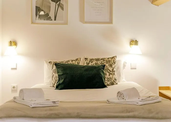 Burgaes By Lovelystay *