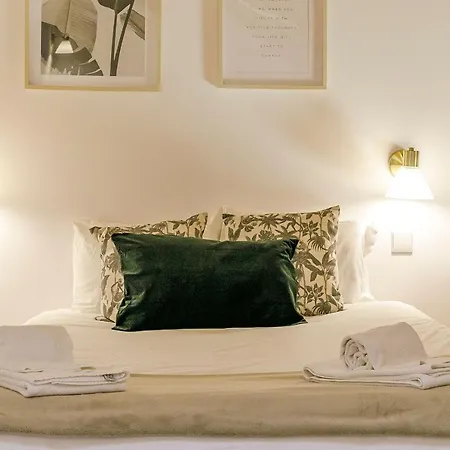 Burgaes By Lovelystay *