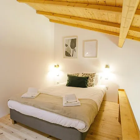 Burgaes By Lovelystay